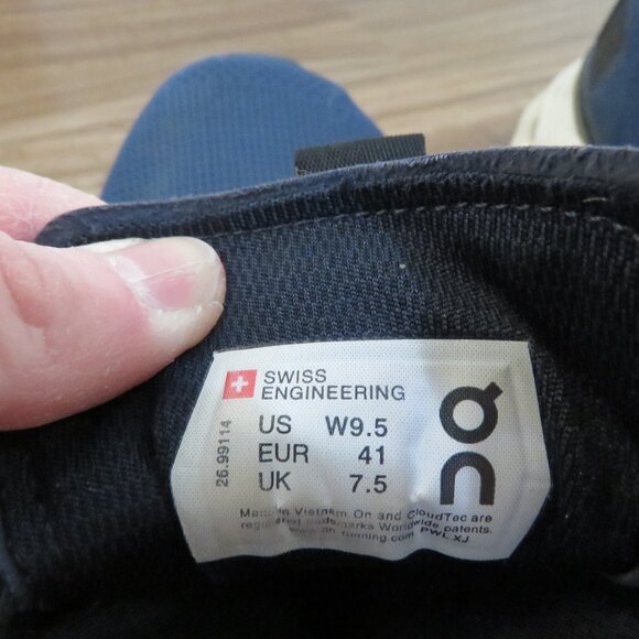 ON RUNNING On Cloud Cloudnova Athletic Navy White Sneaker Shoes - Size US 9.5 - Picture 13 of 13